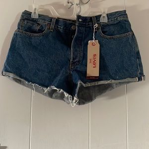 Short sz 32 fits like a size large